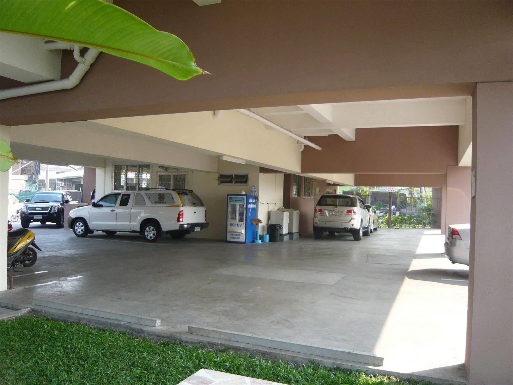 Thanapa Place Bangkok Exterior photo